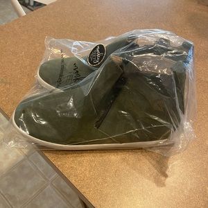 Women’s Monkey Feet Shoes